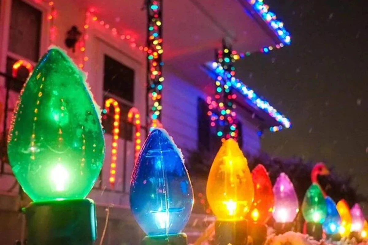 Beginner's Guide to Easy Outdoor Christmas Lights brightwrx.com-madras