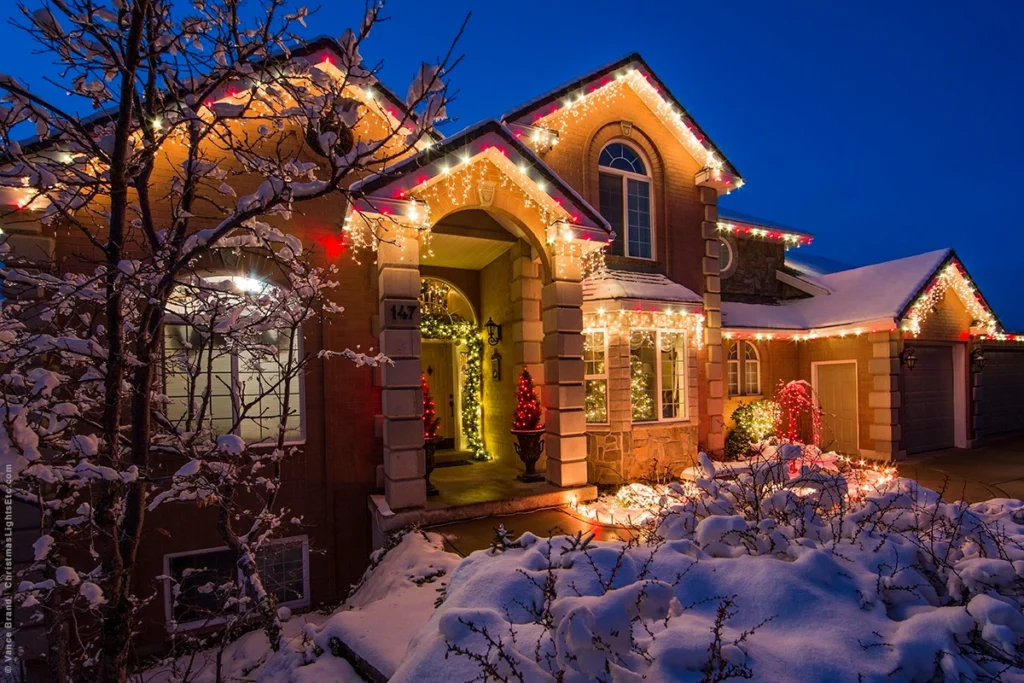 Hang Christmas Lights on Your House the Right Way brightwrx.com-salem
