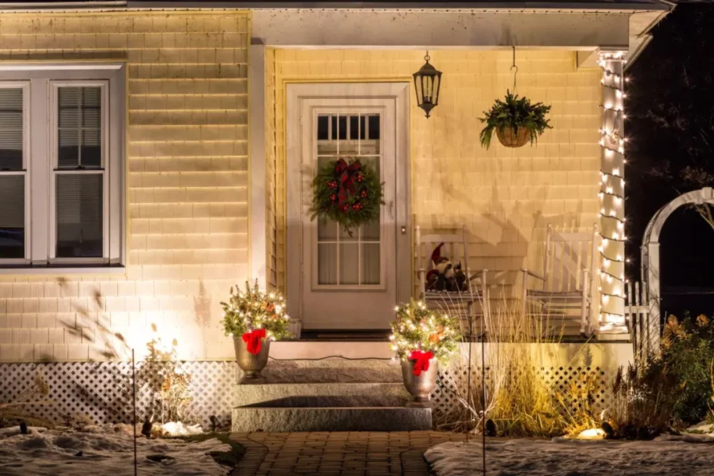 Best Tropical Christmas Porch Lights Design Ideas (2026) 1 Elegant Christmas Porch Lights to Brighten Your Home brightwrx.com-south-florida